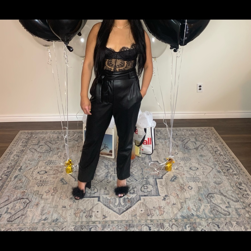 NWOT Front Tie Vegan Leather Pant - Size 6 - Picture 5 of 5